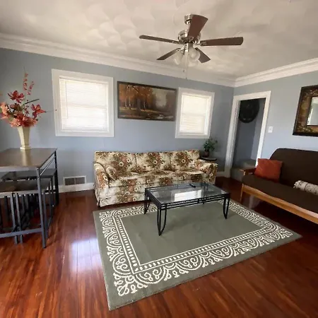 Derby City Getaway Louisville Room photo
